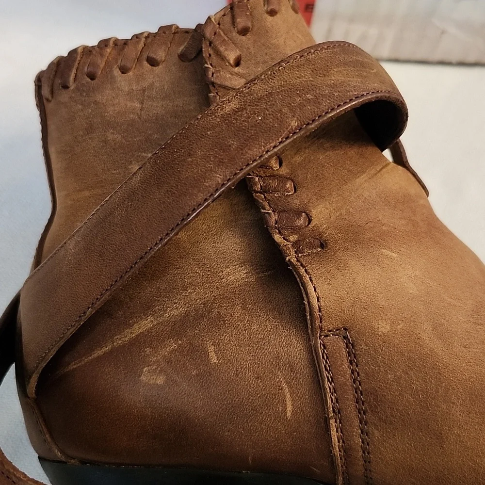 Vintage Tan Distressed Dingo Boots